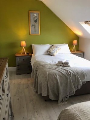Iron/ironing board, rollaway beds, free WiFi