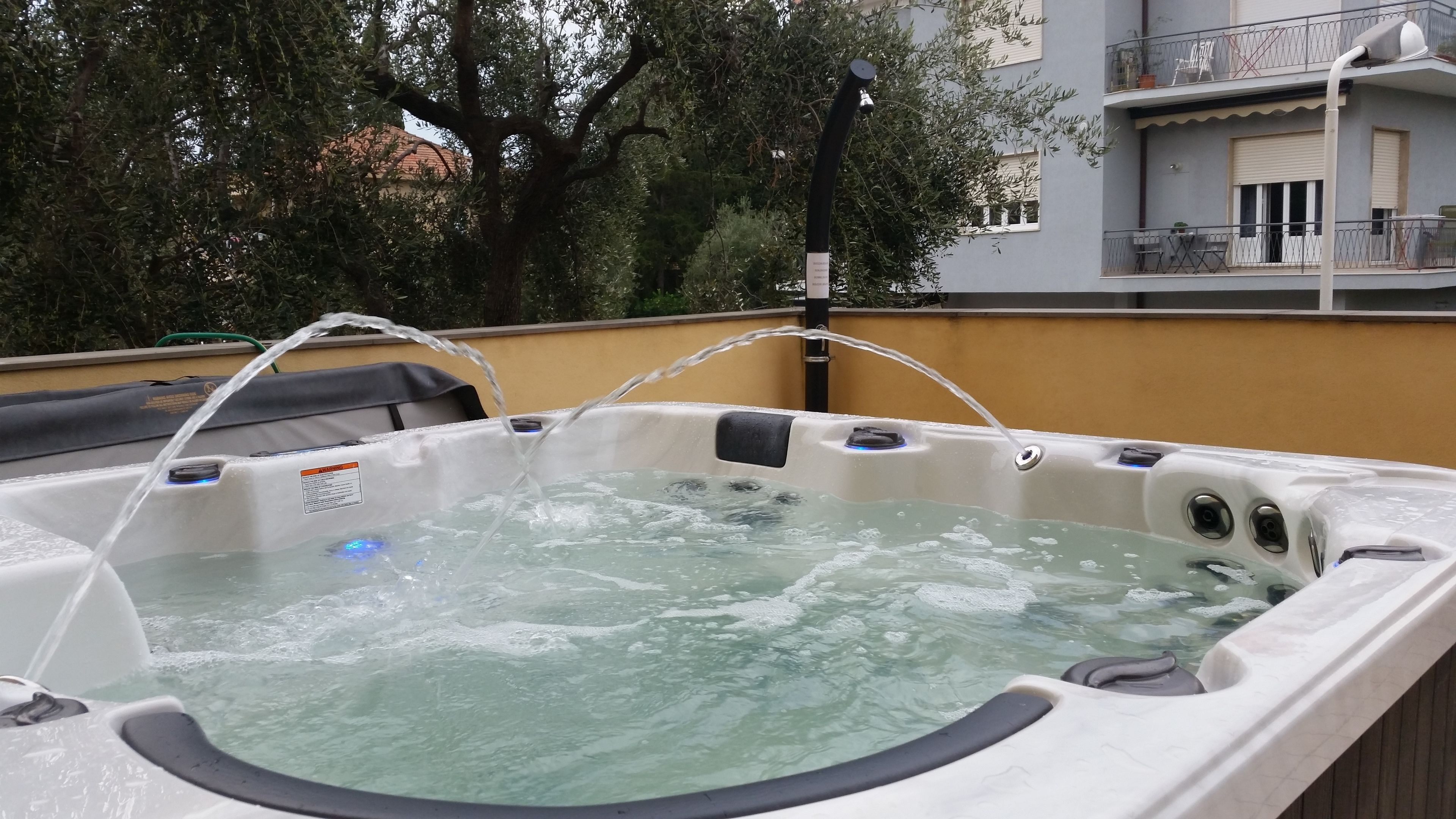 Bain à remous extérieur