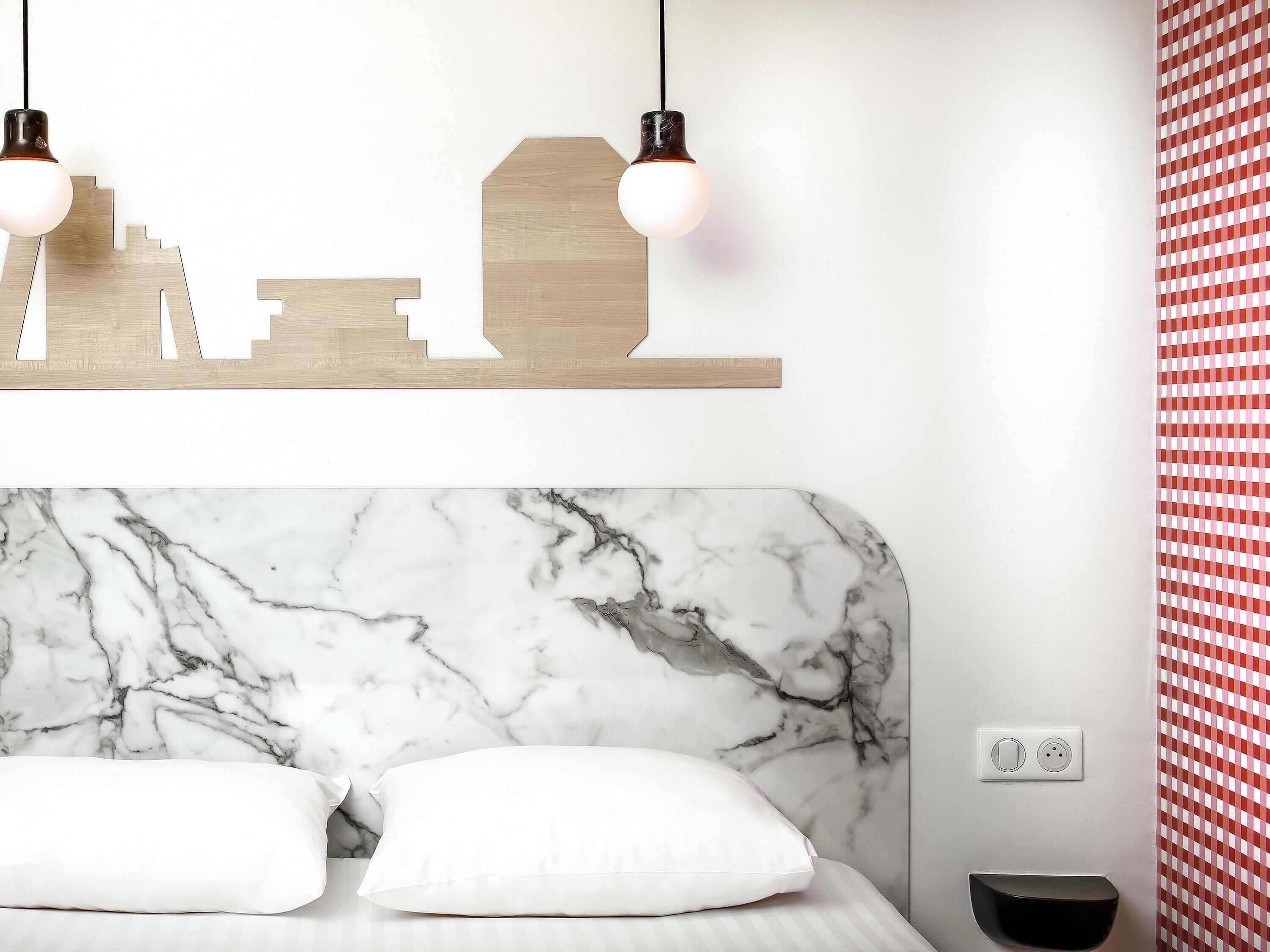 Materassi Select Comfort, con arredamento individuale, una scrivania