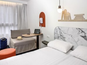 Select Comfort beds, individually furnished, desk, blackout curtains - ibis Styles Vichy Centre (Vichy)