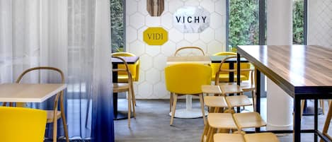 逢周末供应自助式早餐(需付费)