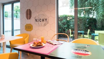 Free buffet breakfast on weekends