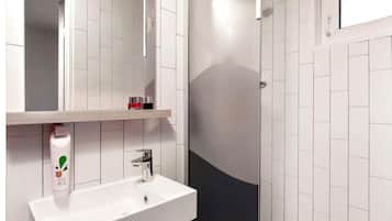 Standard Room | Bathroom | Shower, eco-friendly toiletries, hair dryer, towels
