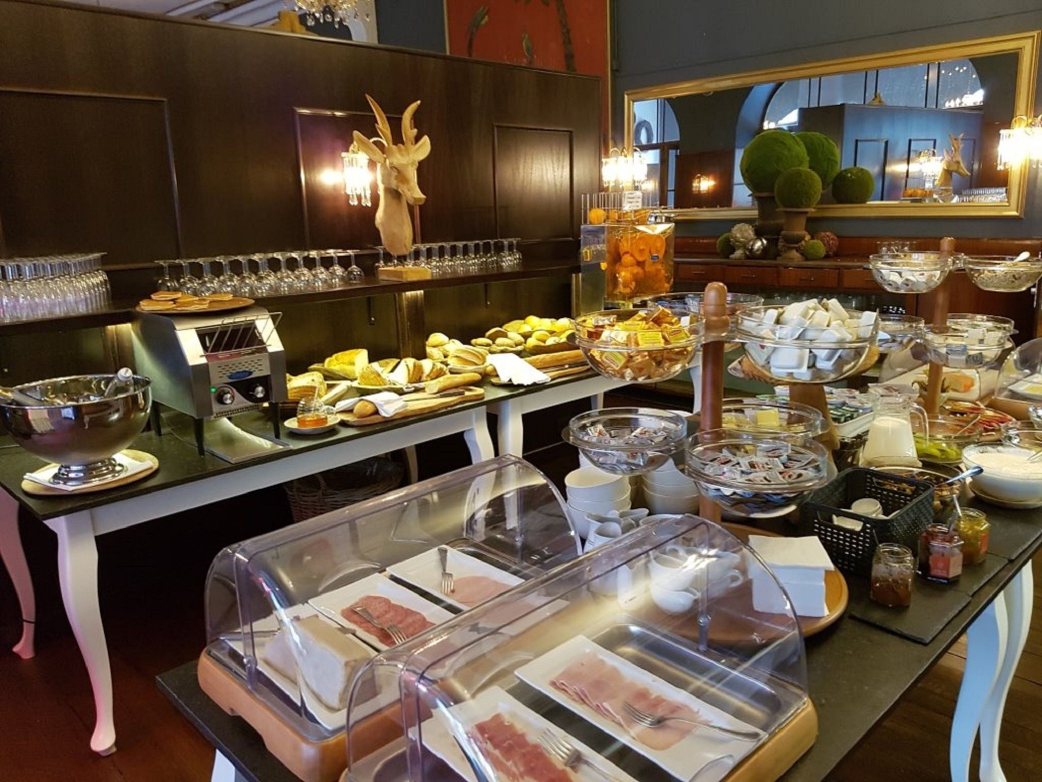 Daily buffet breakfast (EUR 22.50 per person)