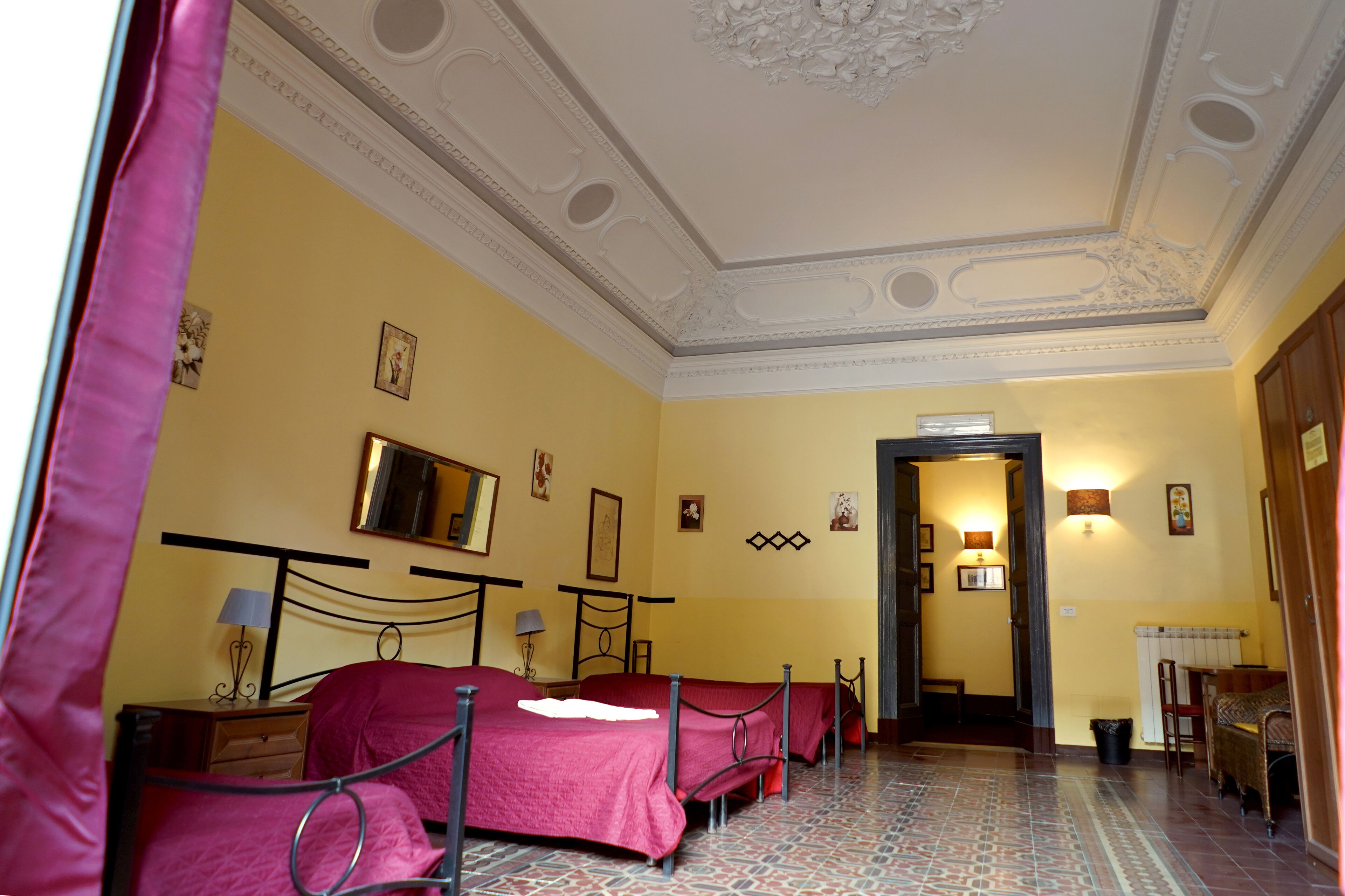 Standard Twin Room | In-room safe, desk, soundproofing, iron/ironing board