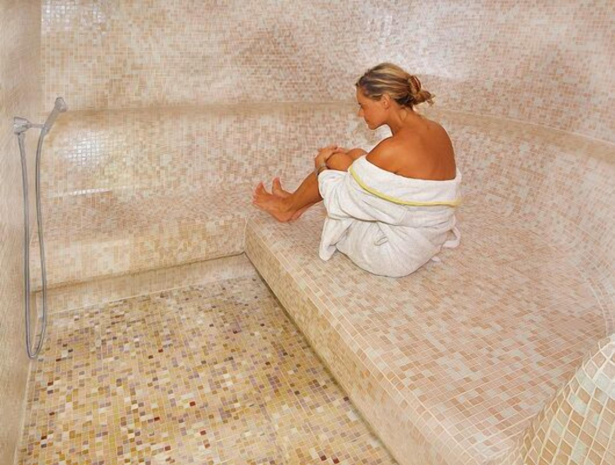 Espace de soins pour les couples, sauna, bain à remous, hammam