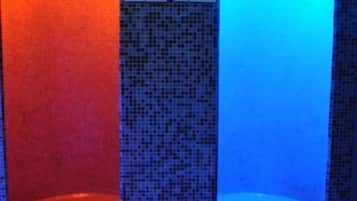 Couples treatment room(s), sauna, hot tub, Turkish bath/hammam