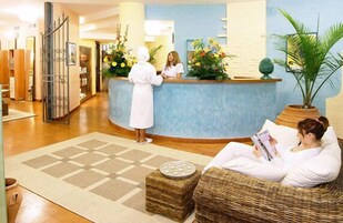 Couples treatment rooms, sauna, hot tub, Turkish bath, body treatments