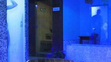 Couples treatment room(s), sauna, hot tub, Turkish bath/hammam
