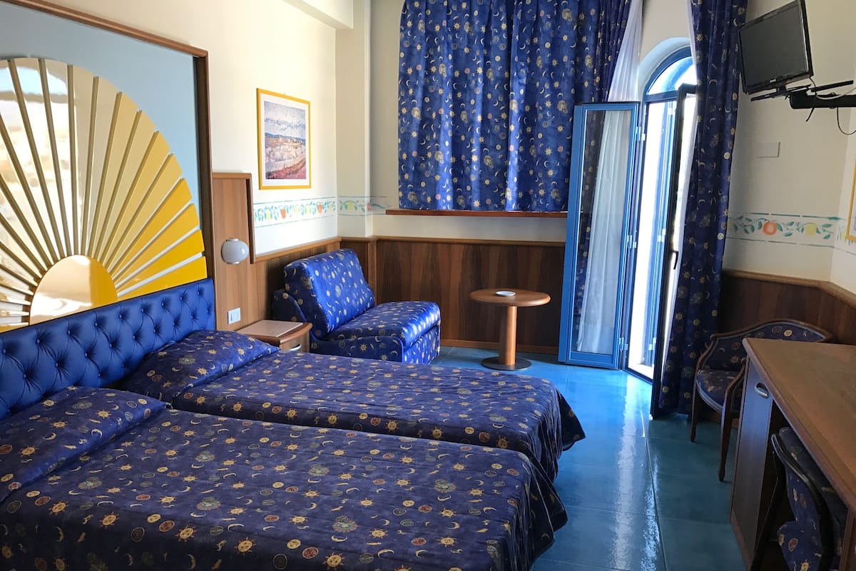 In-room safe, desk, cribs/infant beds, wheelchair access