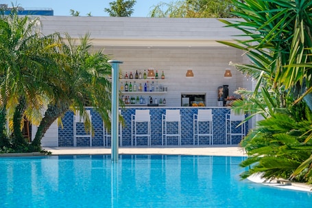 Poolside bar