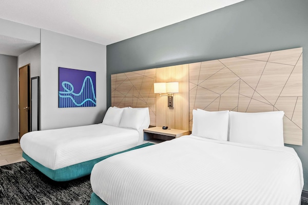 Schreibtisch, laptopgeeigneter Arbeitsplatz, Verdunkelungsvorhänge