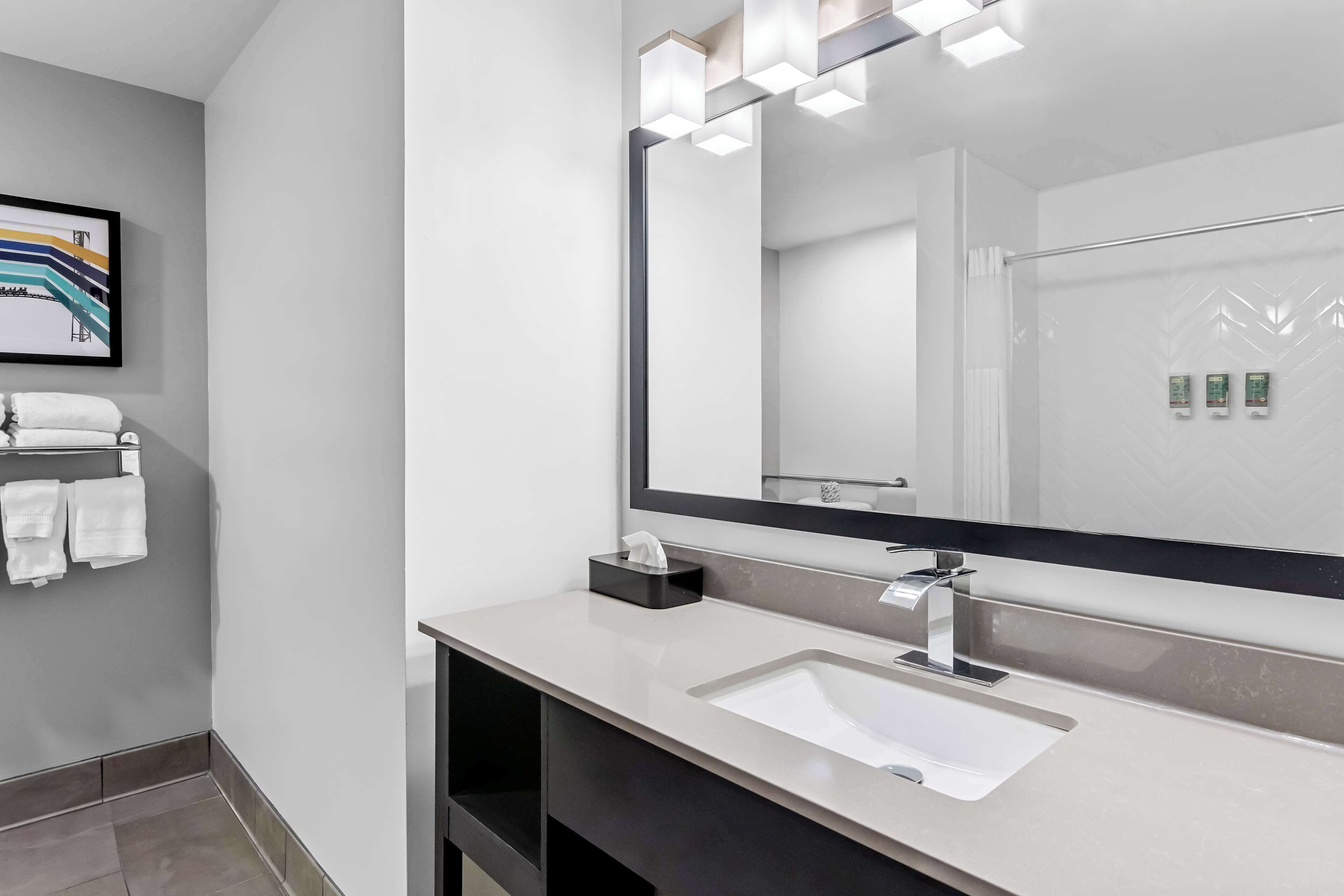 Articles de toilette gratuits, sèche-cheveux, serviettes fournies, savon