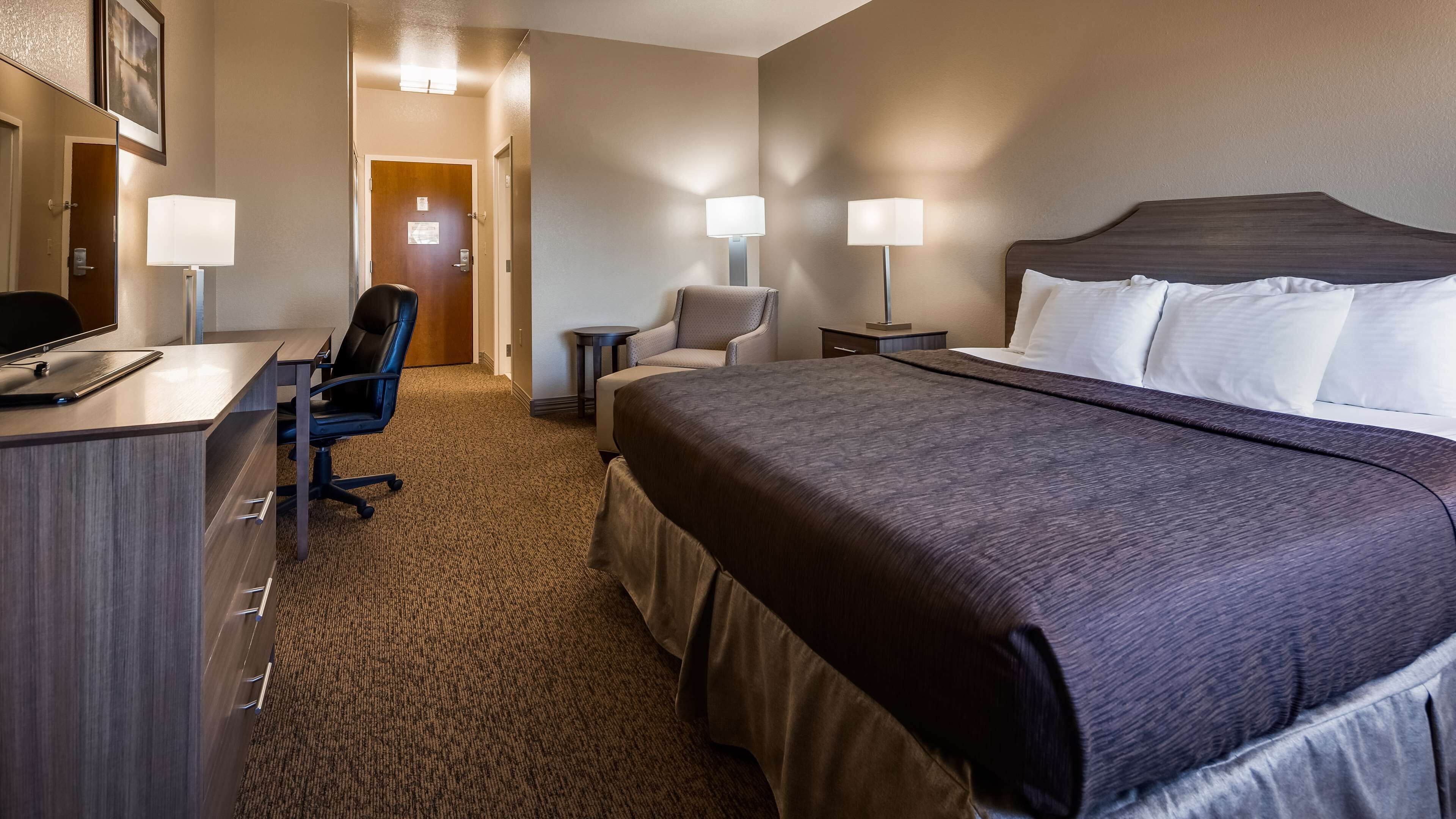 desk, laptop workspace, iron/ironing board, wifi