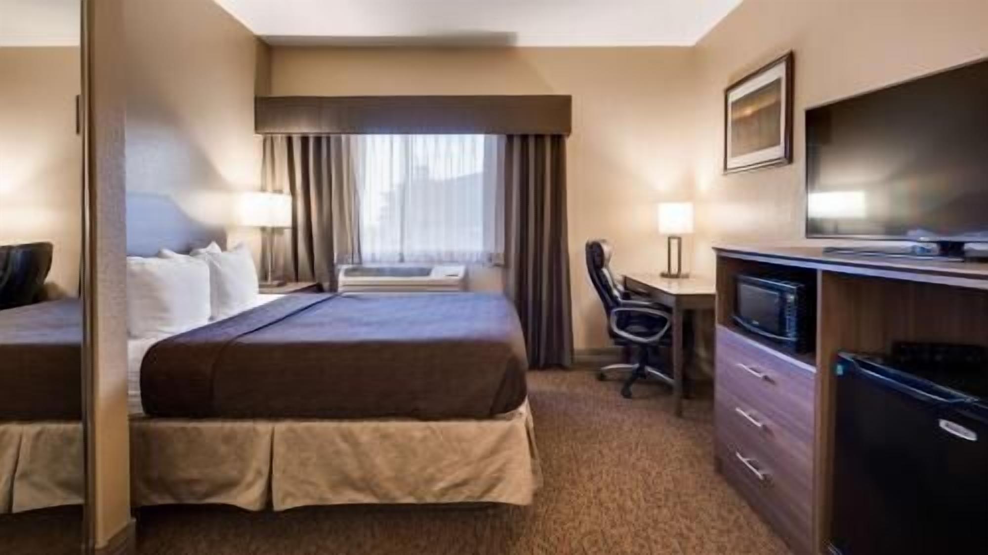 Desk, laptop workspace, iron/ironing board, WiFi