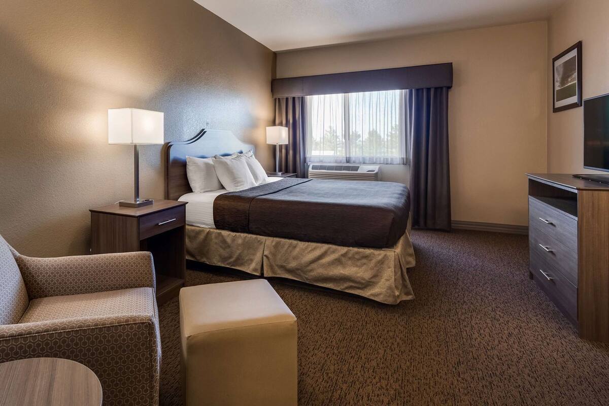 Desk, laptop workspace, iron/ironing board, WiFi