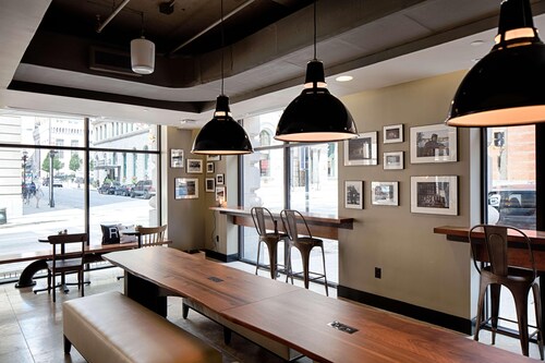 Hotel RL Baltimore Inner Harbor