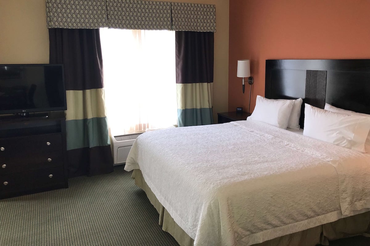 Hypo-allergenic bedding, in-room safe, iron/ironing board