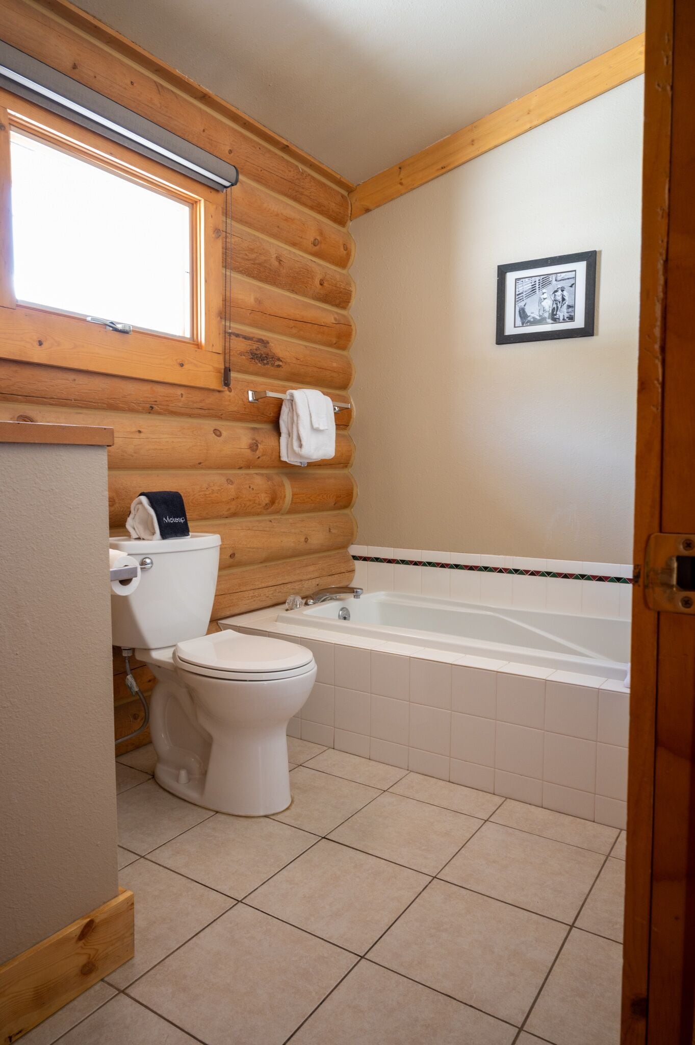 A bathroom with a toilet, sink, and bathtub.