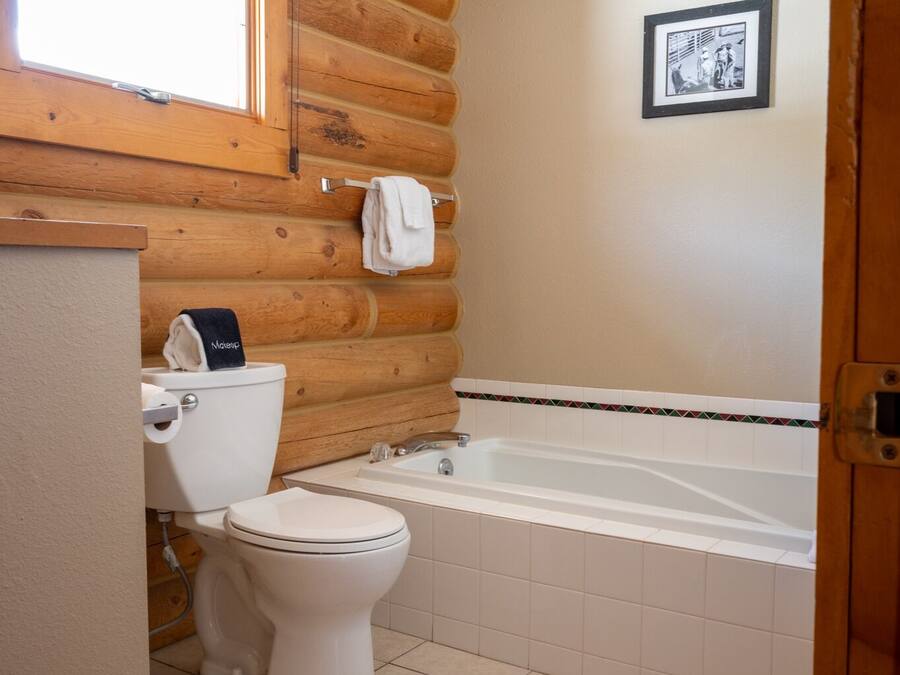 A bathroom with a toilet, sink, and bathtub.