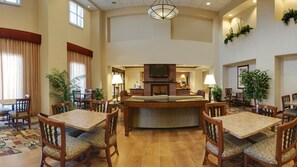 Free daily buffet breakfast - Hampton Inn & Suites Highland (Highland)