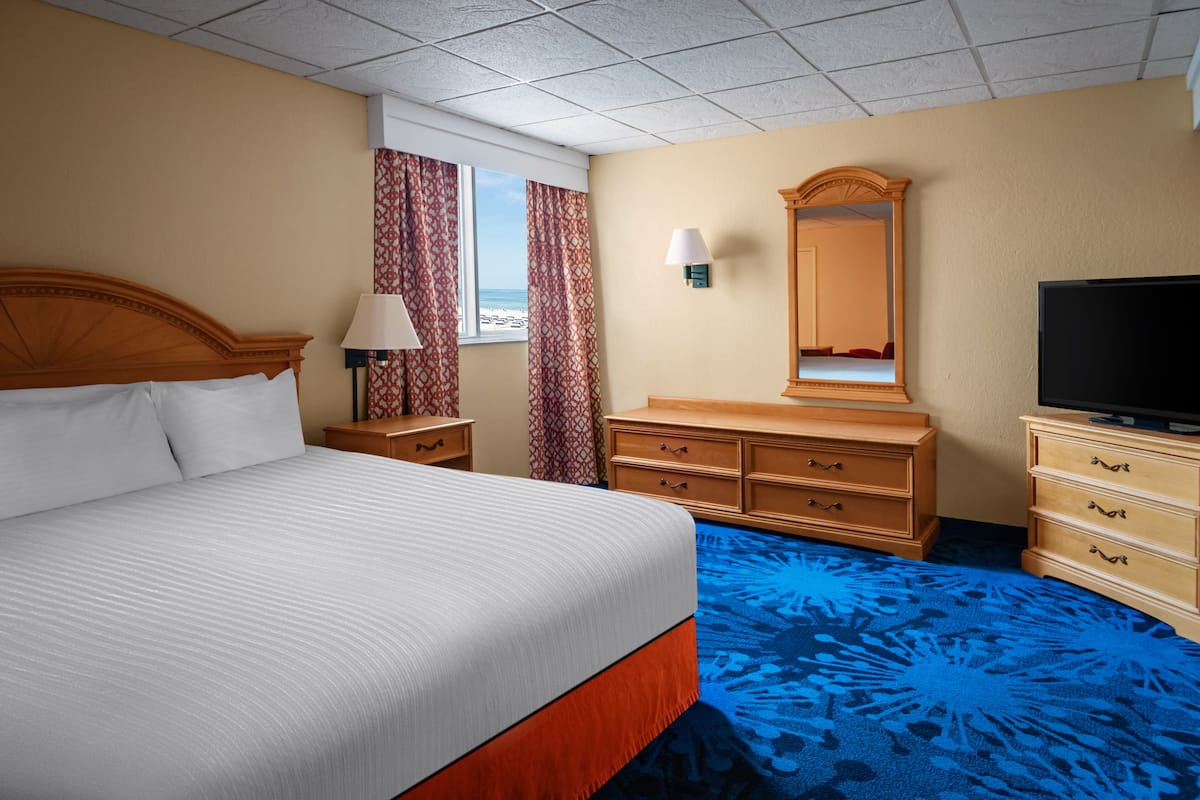 Boulevard View 1 King Bed