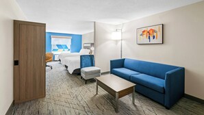 Suite, 2 queensize-senger (Additional Living Area) | Senger med overmadrass, safe på rommet, skrivebord og blendingsgardiner
