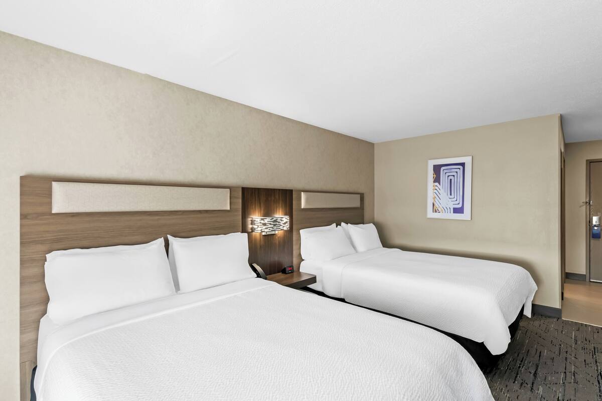 Surmatelas, coffres-forts dans les chambres, bureau, rideaux occultants
