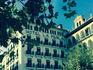 Front of property - Gran Hotel La Perla (Pamplona)