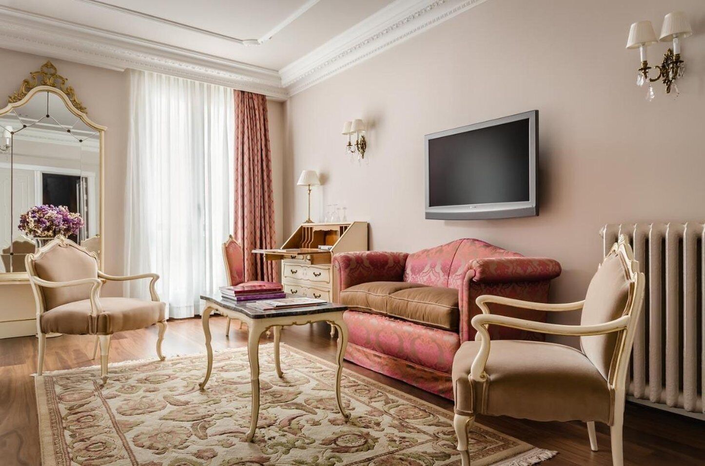 suite | premium bedding, free minibar items, in-room safe, desk