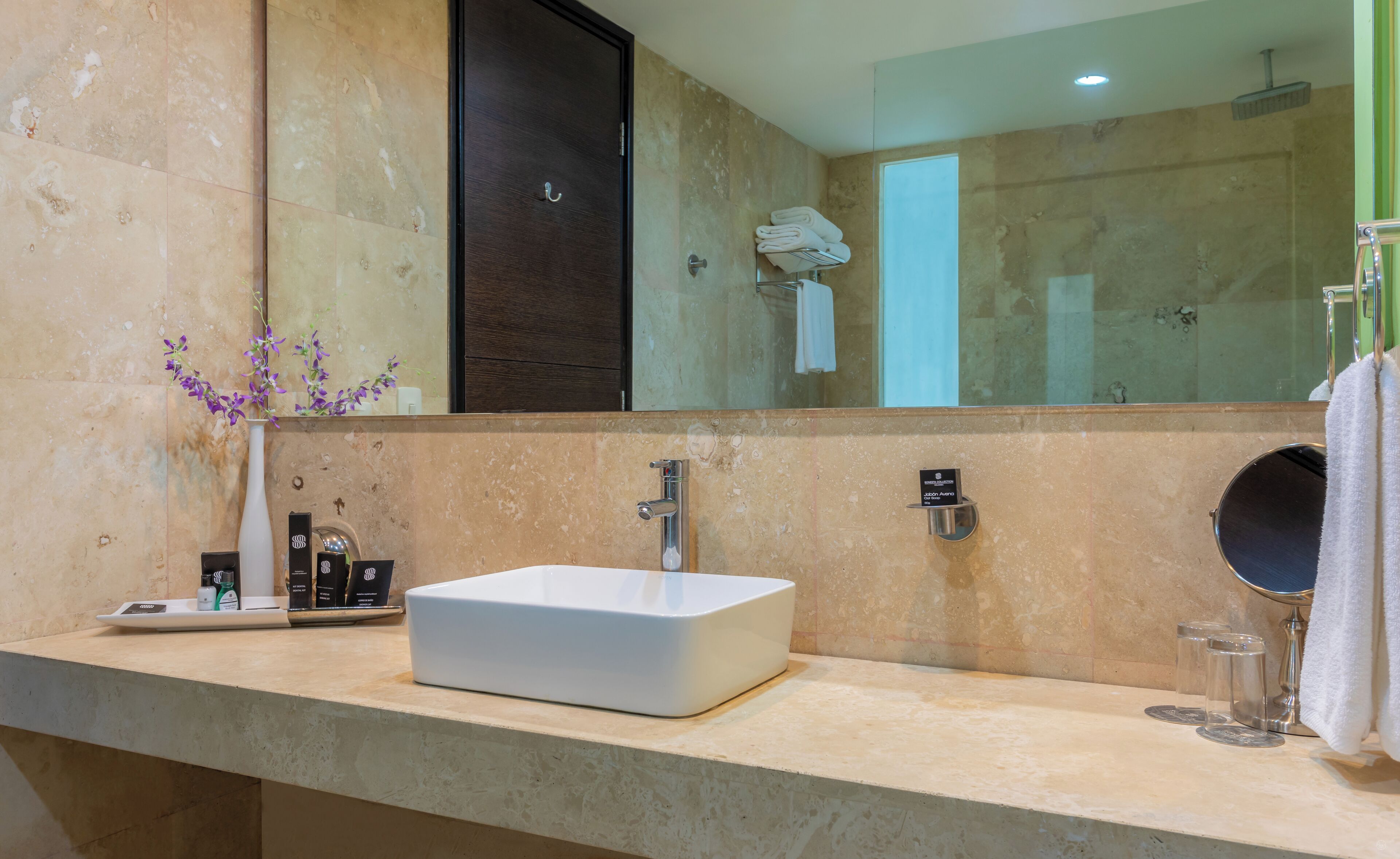 shower, rainfall showerhead, free toiletries, hair dryer