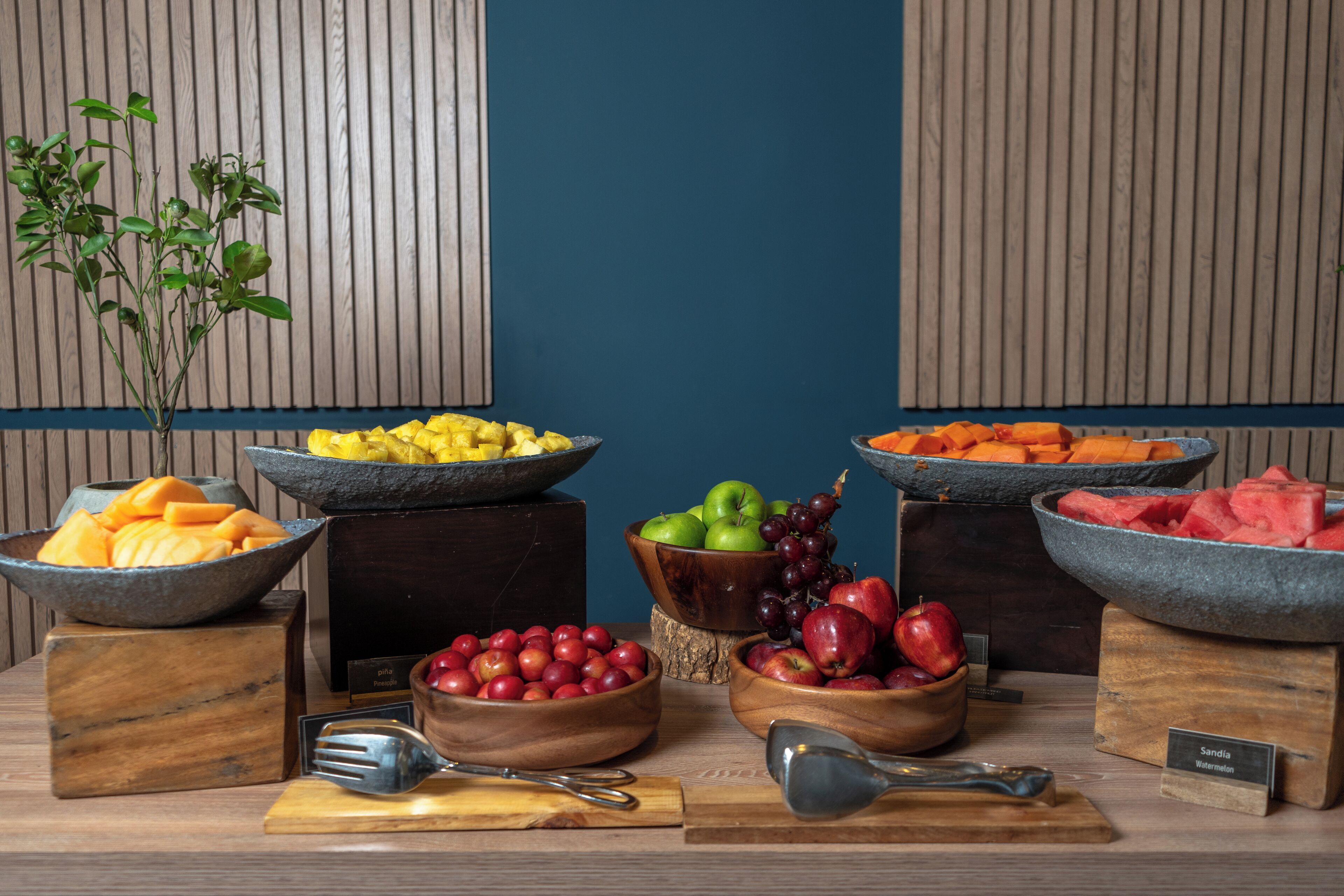 breakfast, lunch and dinner served