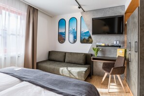In-room safe, desk, free cribs/infant beds, free rollaway beds - JUFA Hotel Wipptal (Steinach am Brenner)