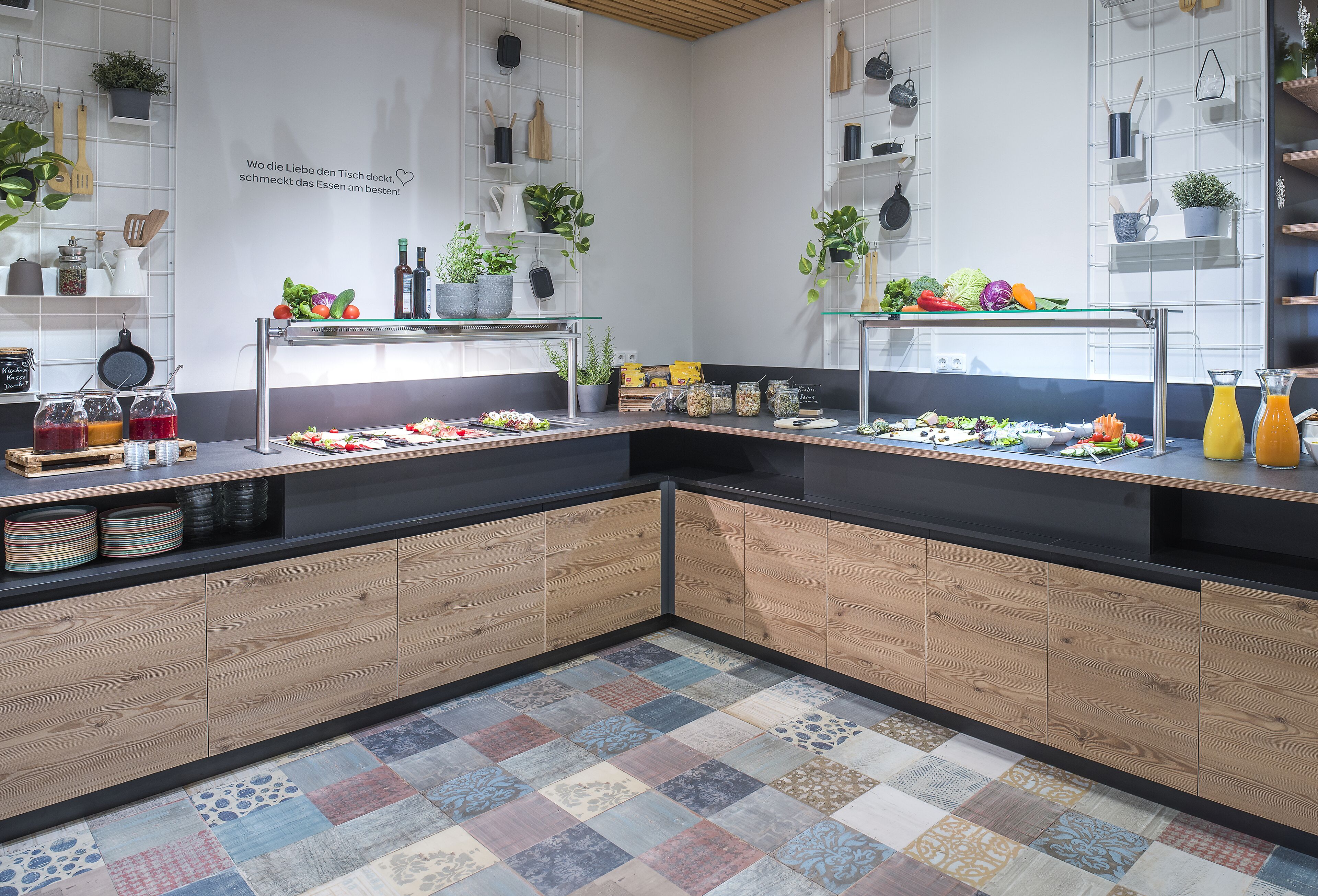 Morgunverðarhlaðborð daglega (18 EUR á mann)