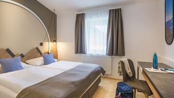 Caja de seguridad en la habitación, escritorio y cunas gratuitas