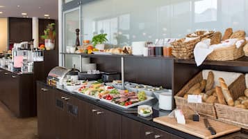 Free daily buffet breakfast