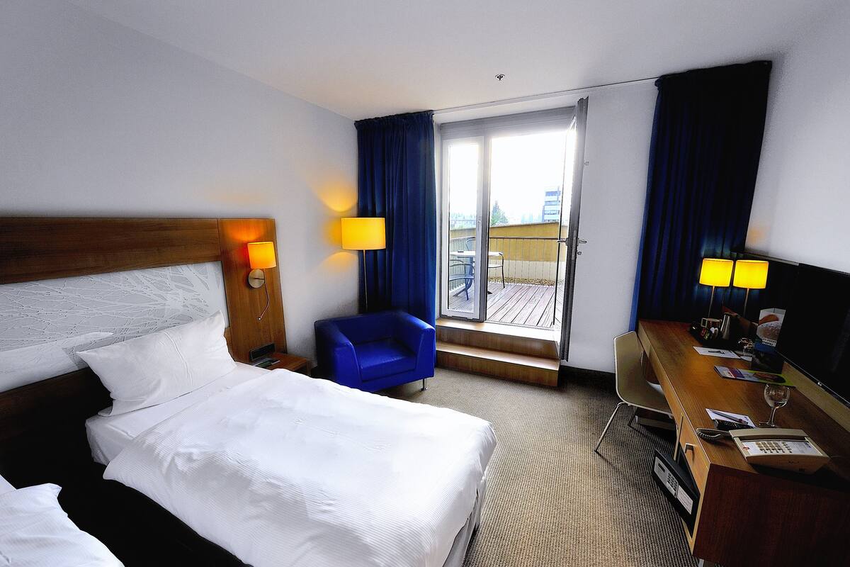 hypo-allergenic bedding, in-room safe, desk, blackout curtains