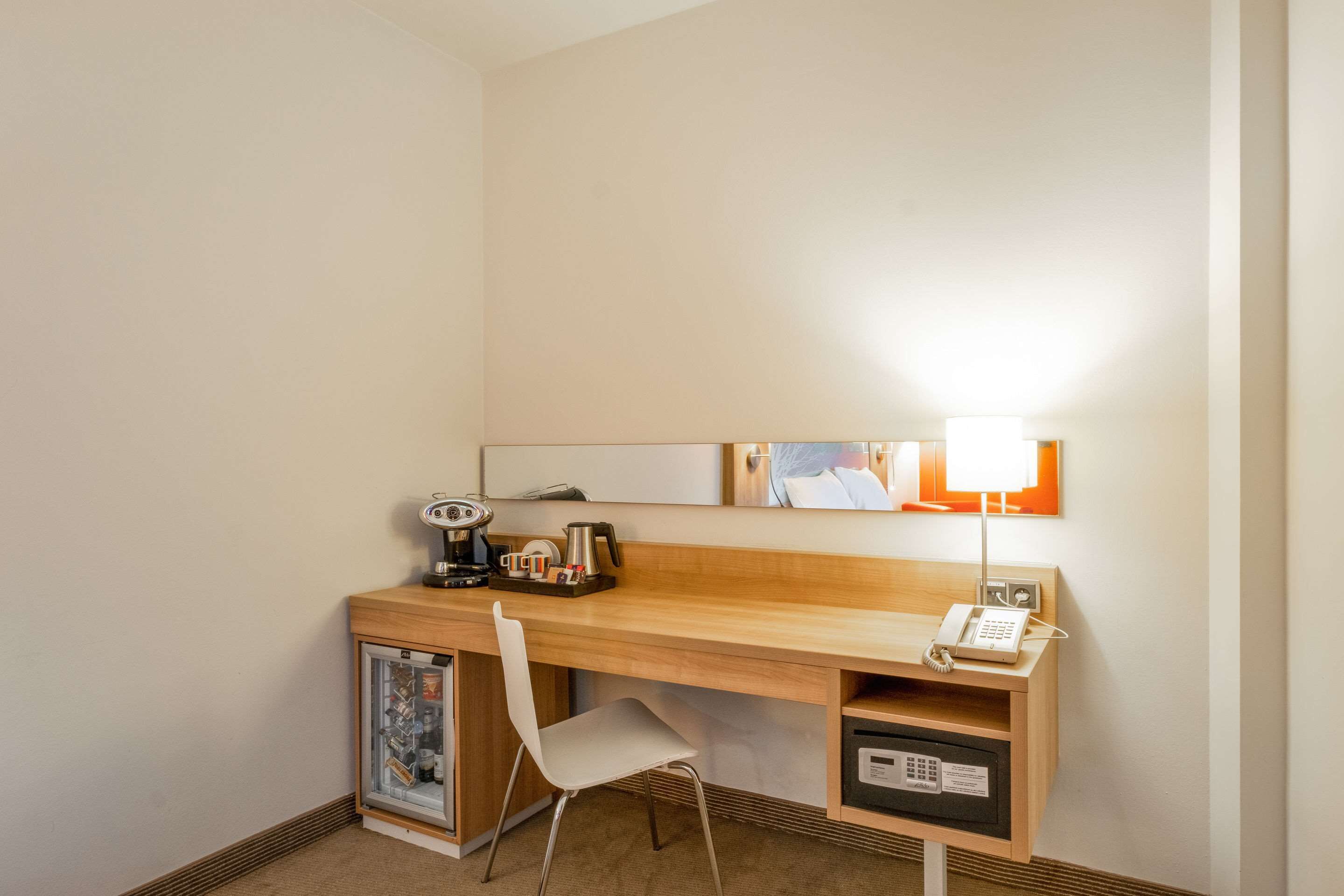 room, 1 king bed, non smoking (efficiency) | hypo-allergenic bedding, in-room safe, desk, blackout curtains