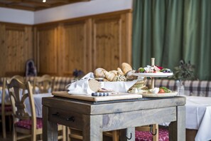 Restaurant - Hotel Crystal - Das Alpenrefugium (Sankt Johann in Tirol)