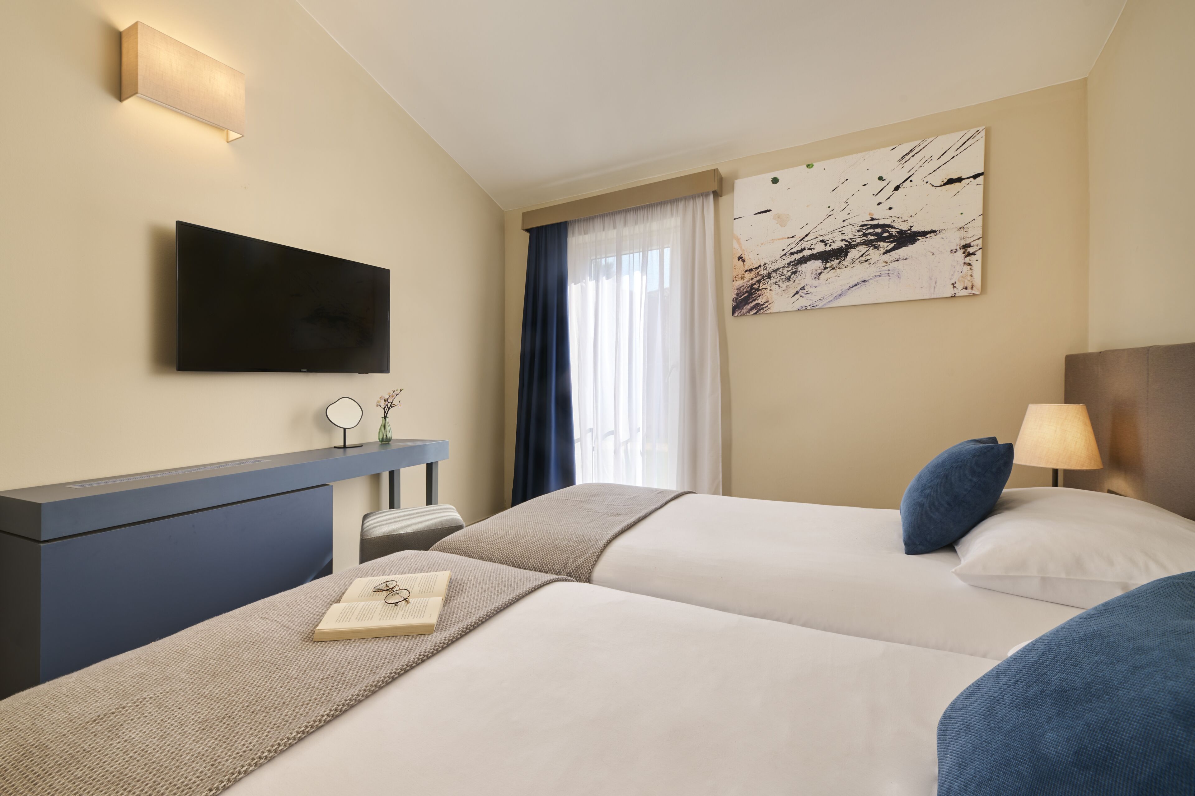 superior villa plus | 2 bedrooms, in-room safe, desk, blackout curtains