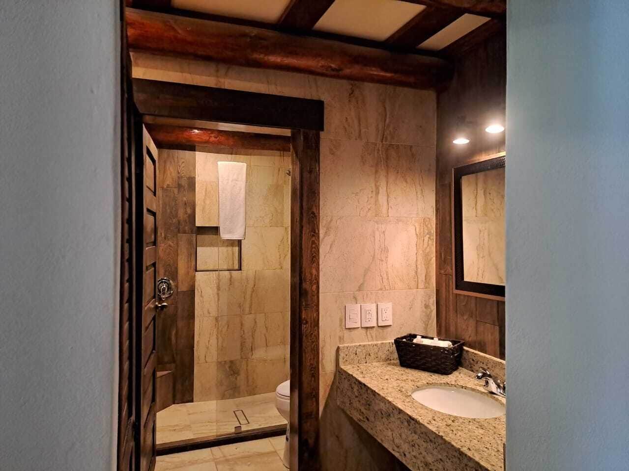 Premier Studio Suite, 2 Queen Beds | Bathroom sink