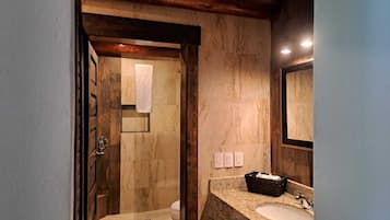 Premier Studio Suite, 2 Queen Beds | Bathroom sink
