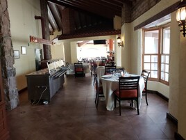 Se ofrece un desayuno completo (116 MXN por persona)