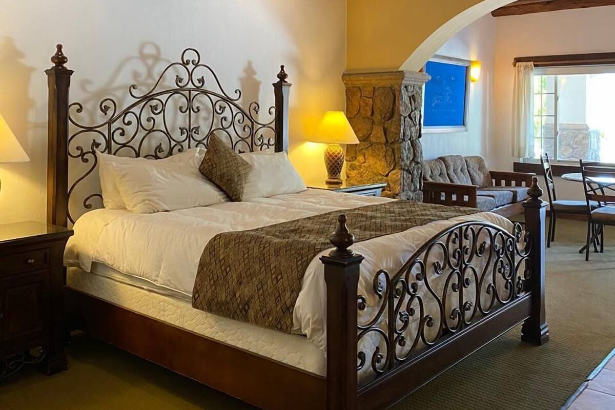 Suite Deluxe, 2 habitaciones | 2 habitaciones, ropa de cama de alta calidad y edredón