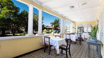 Dinner served, African cuisine