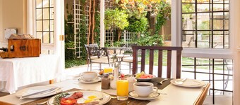 Queen’s Hotel by BON Hotels