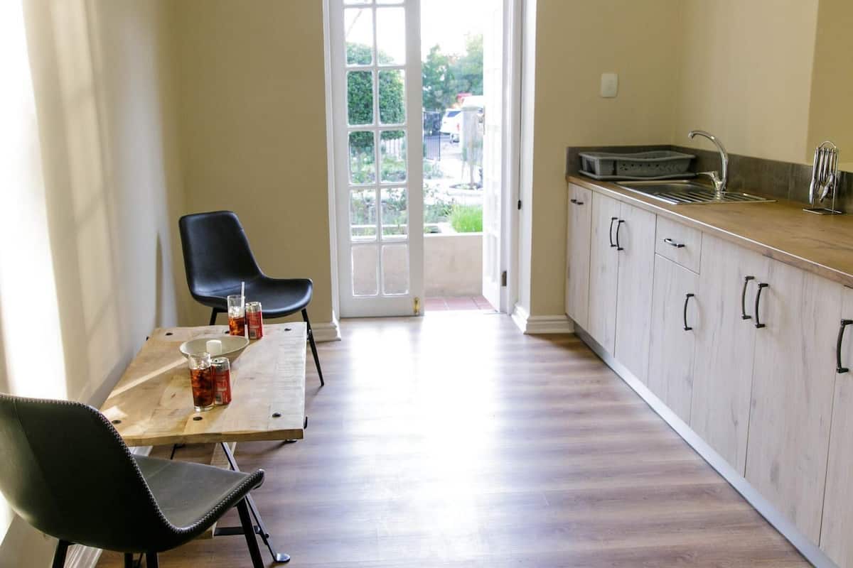 standard apartment | living area | 32-cm flat-screen tv with satellite channels, tv