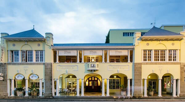 Queen’s Hotel By Bon Hotels - Oudtshoorn
