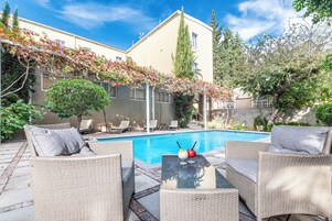 Outdoor pool, pool umbrellas, sun loungers