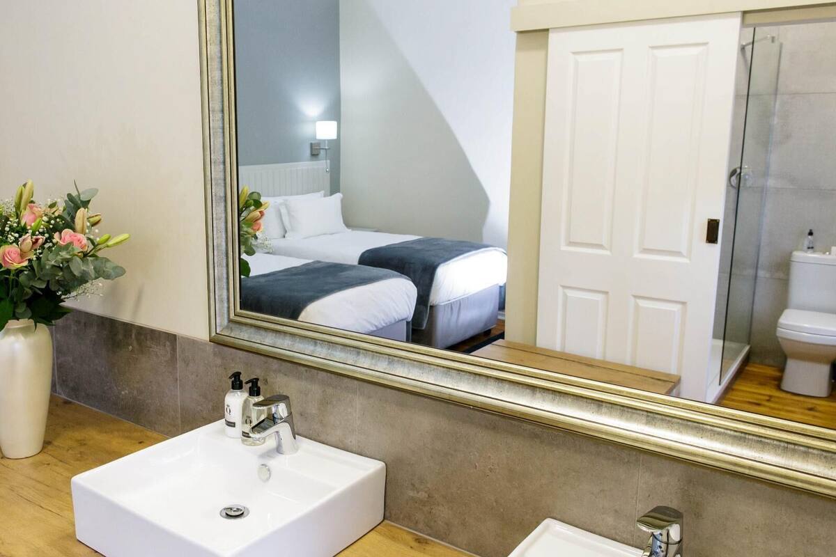 standard apartment | bathroom | free toiletries, hair dryer, towels